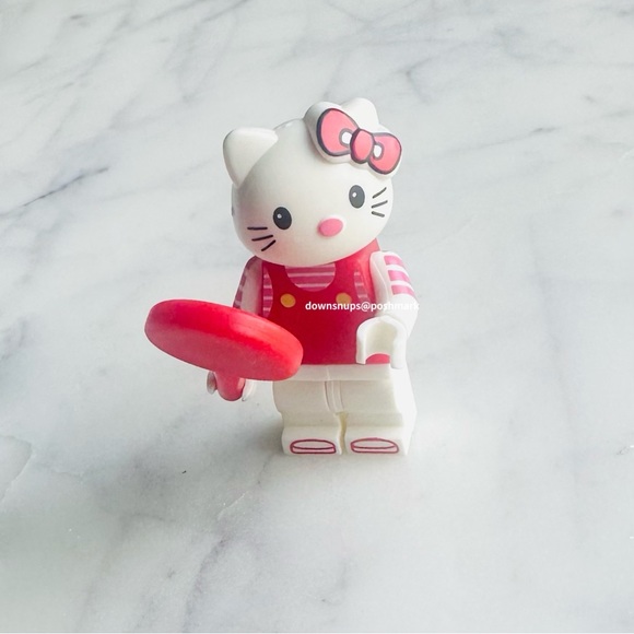 Hello Kitty Mini Figure - Picture 2 of 3